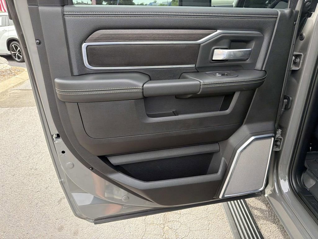 Used 2026 RAM 2500 Laramie AWD/4WD image 14