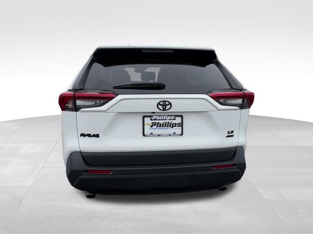 Used 2021 Toyota RAV4 LE AWD/4WD image 5