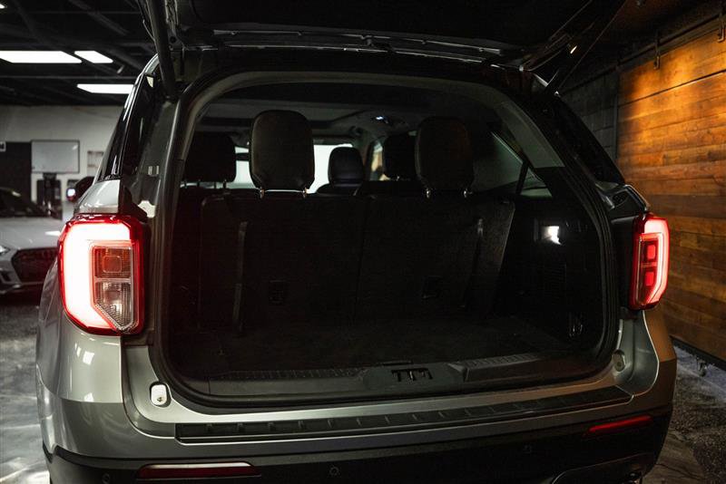 Used 2022 Ford Explorer XLT w/ Equipment Group 202A image 7