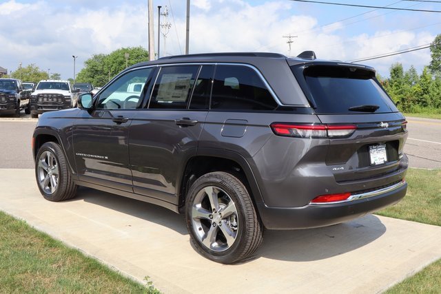 New 2025 Jeep Grand Cherokee Limited w/ Luxury Tech Group II image 31