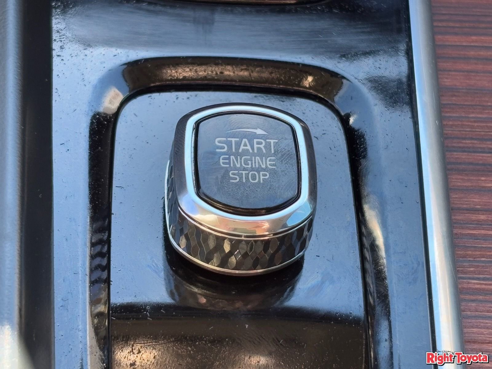 Used 2023 Volvo XC60 B5 Plus w/ Protection Package image 25