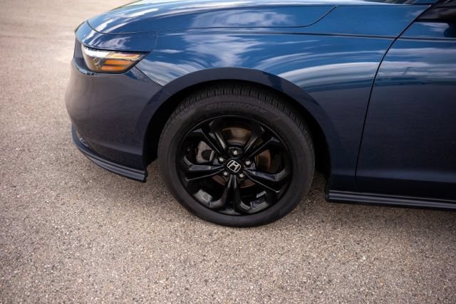 Used 2025 Honda Accord SE image 12