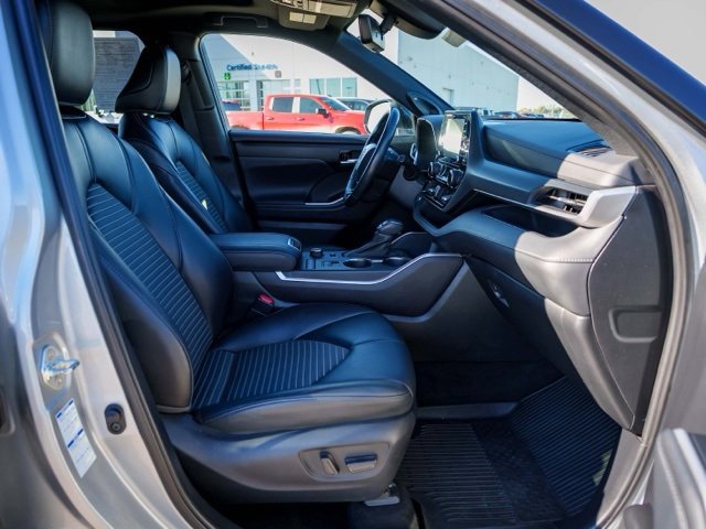 Used 2022 Toyota Highlander XSE image 18