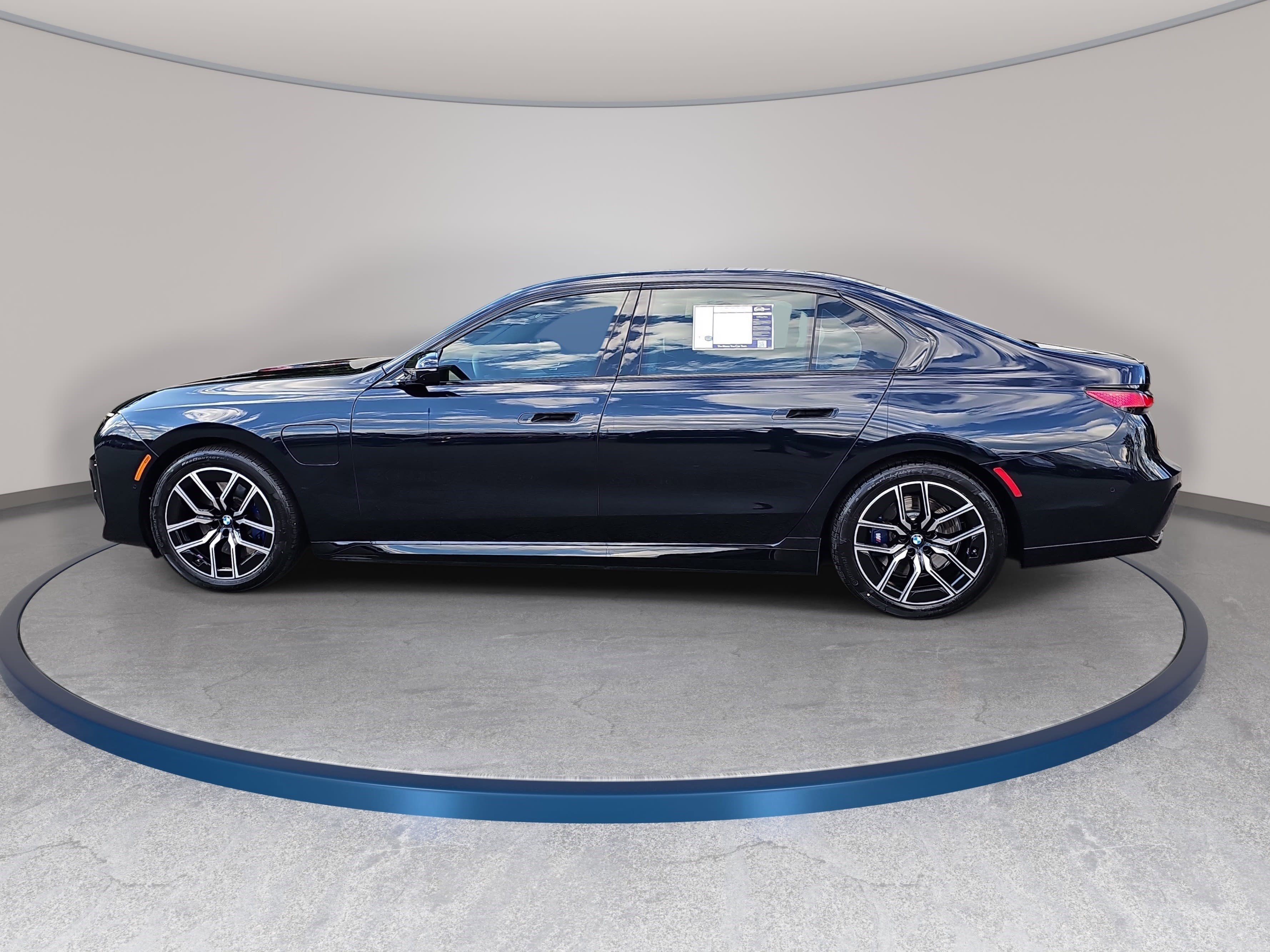Certified 2025 BMW 750e xDrive AWD/4WD image 8