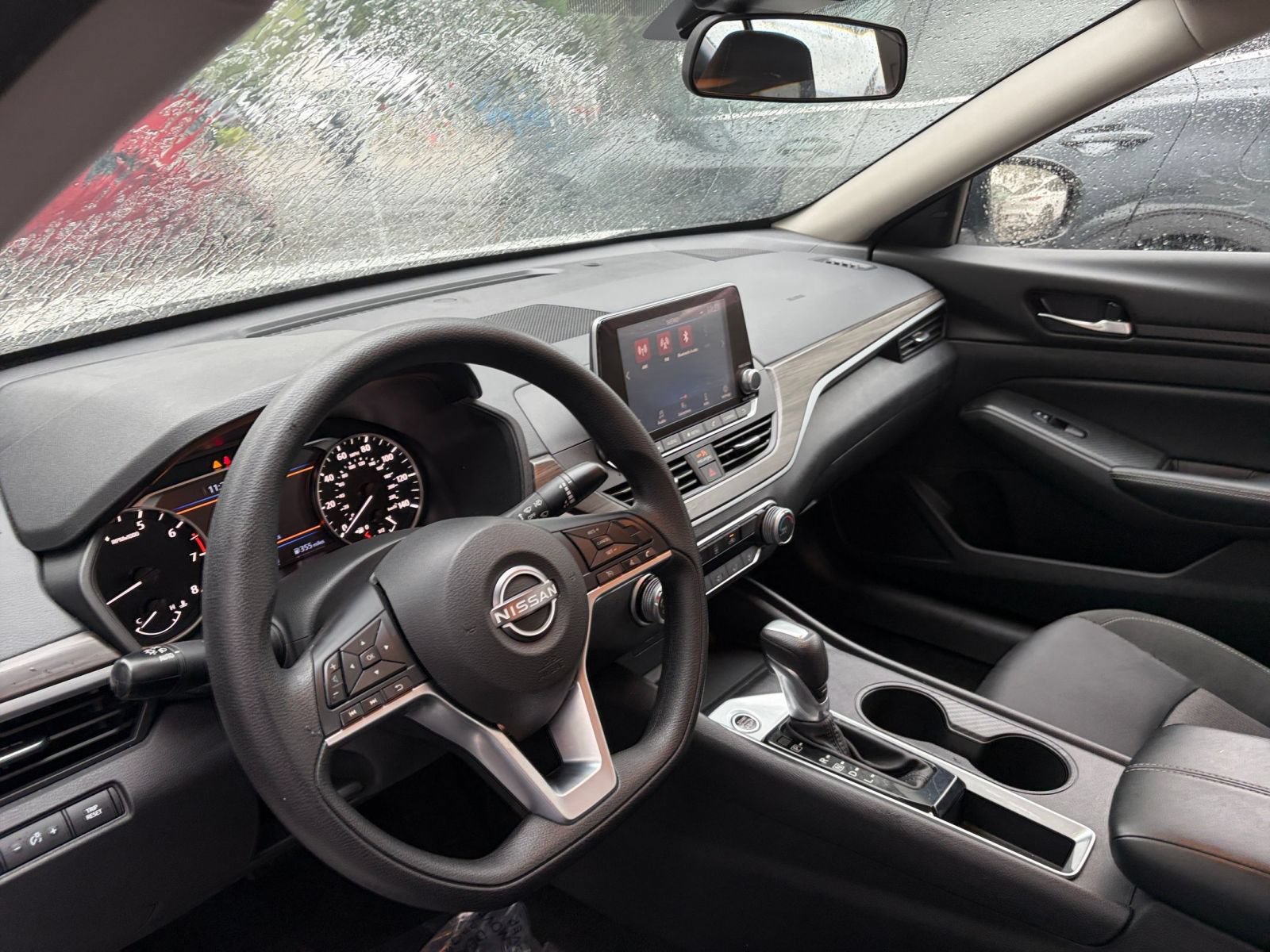 Used 2025 Nissan Altima 2.5 SV FWD image 34