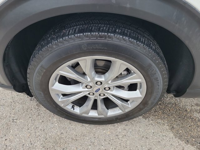 Used 2024 Ford Explorer XLT w/ Equipment Group 202A image 9