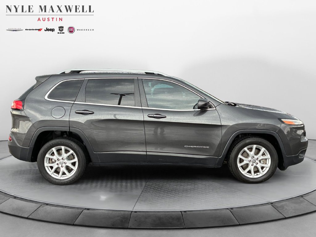 Used 2016 Jeep Cherokee Latitude w/ Comfort/Convenience Group FWD image 17