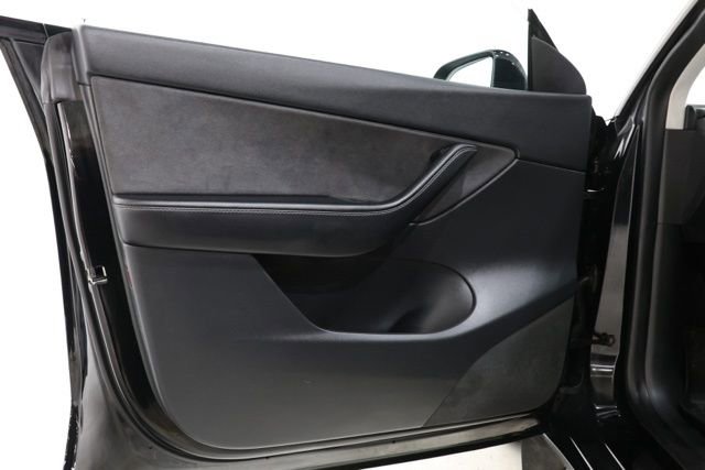 Used 2021 Tesla Model Y Long Range image 17