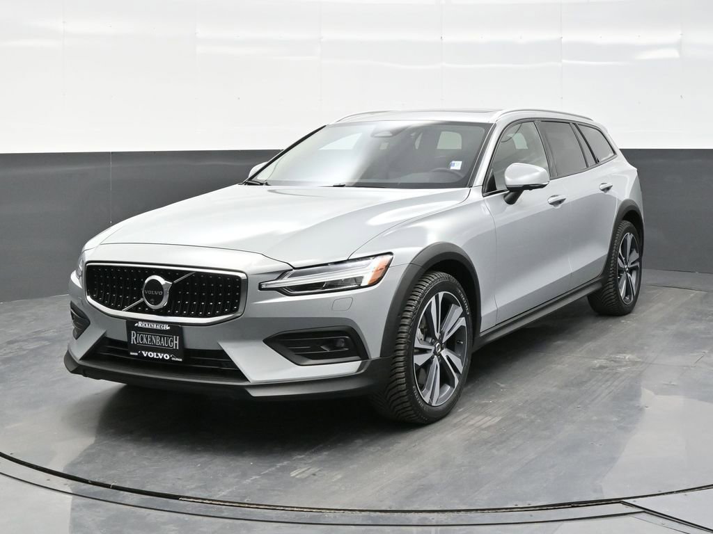 Used 2025 Volvo V60 B5 Cross Country Plus AWD/4WD image 2