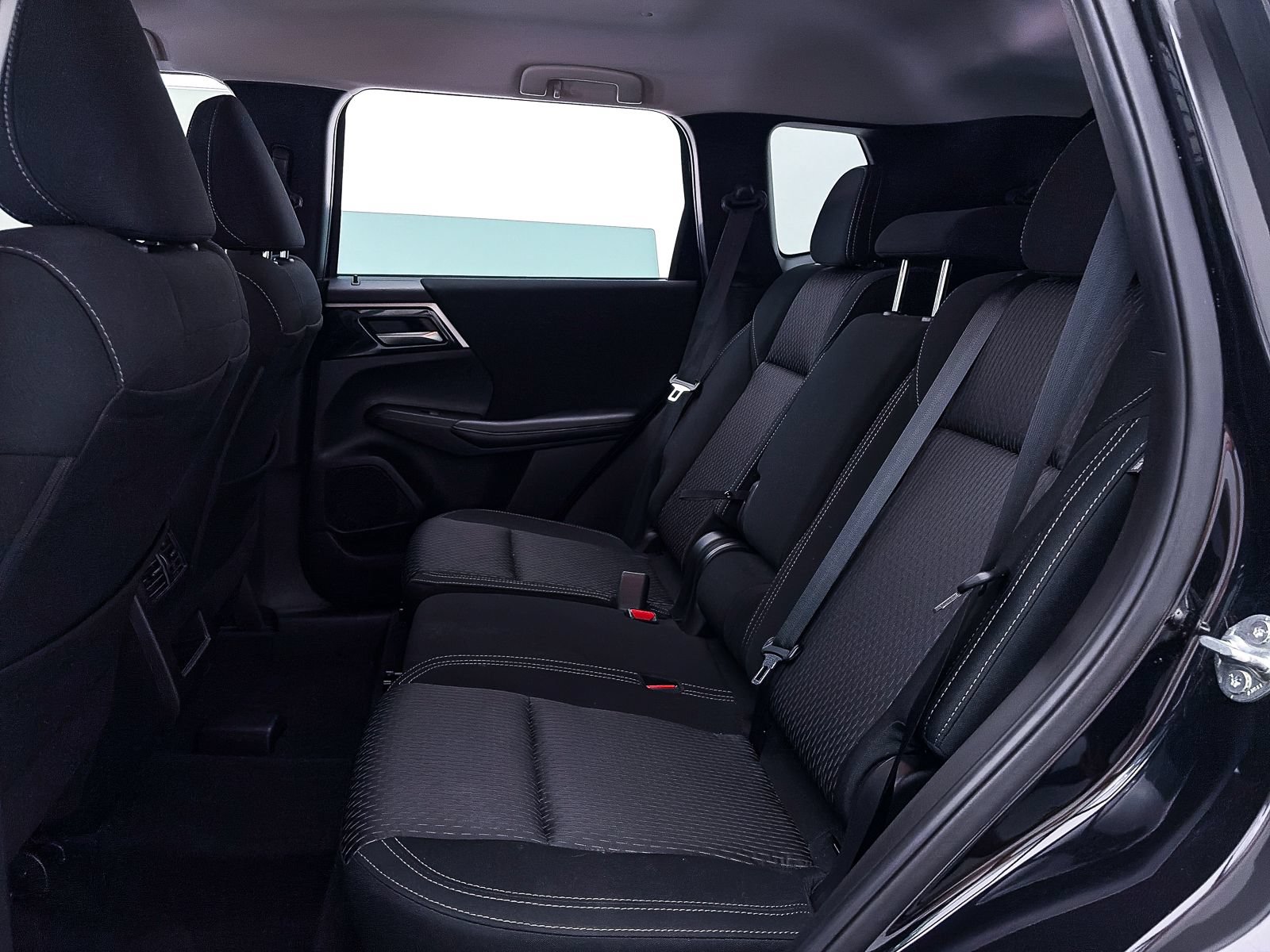 Used 2023 Mitsubishi Outlander ES FWD image 33