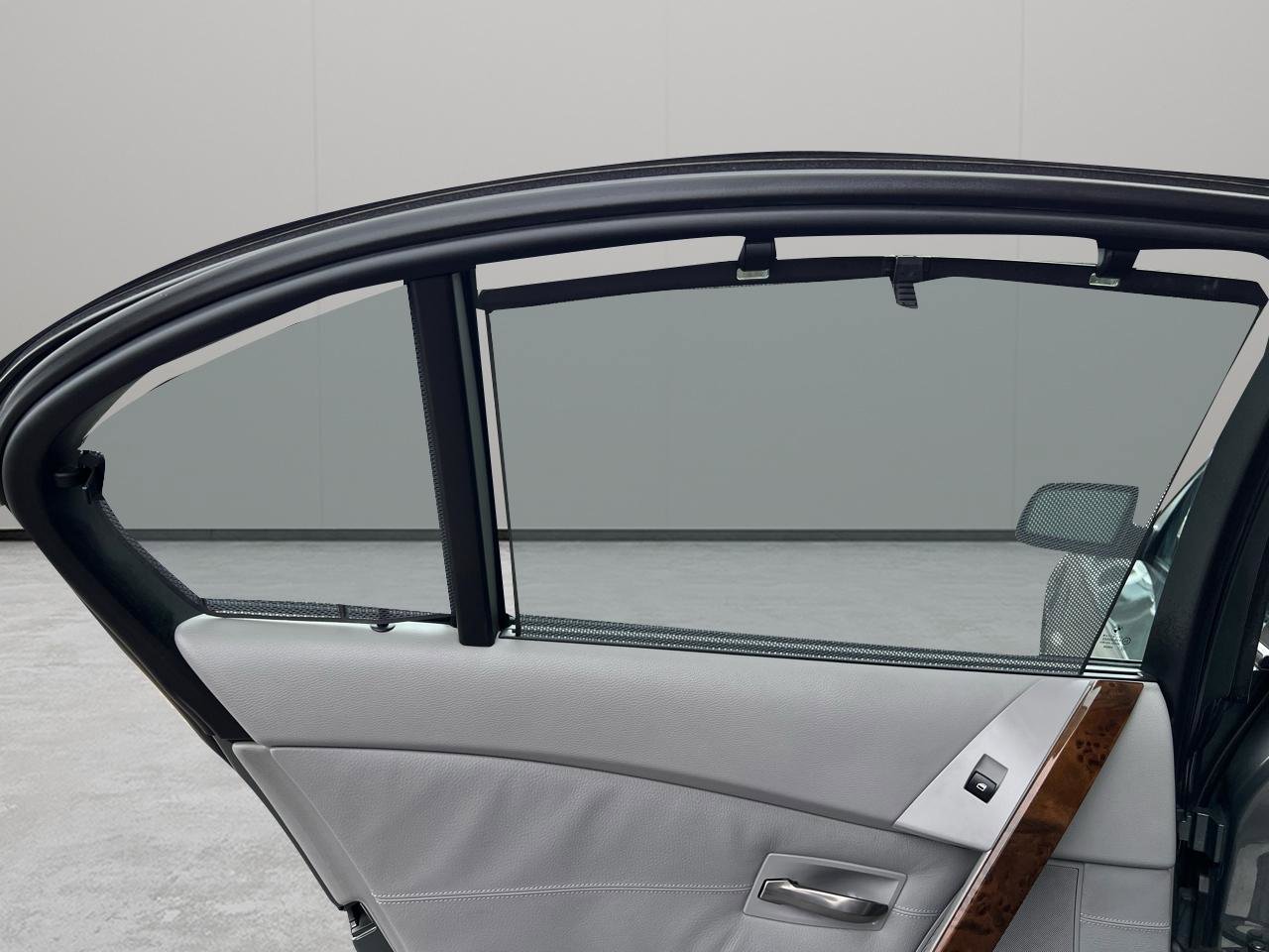 Used 2006 BMW 530xi Sedan image 30