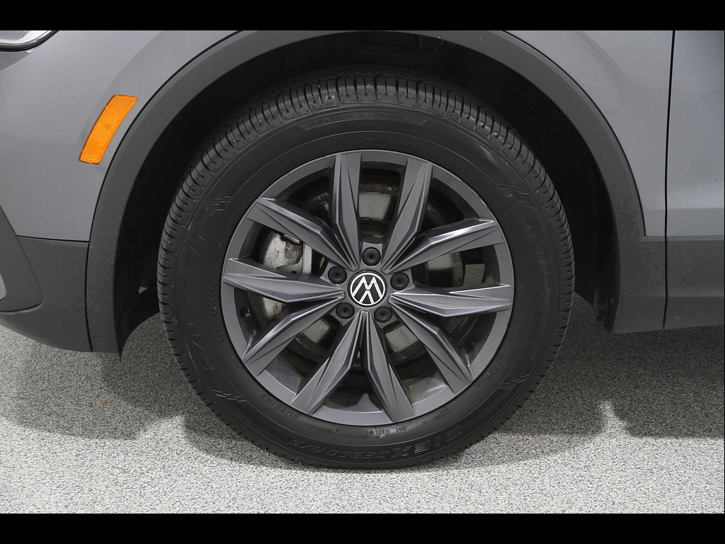 Used 2023 Volkswagen Tiguan SE AWD/4WD image 21