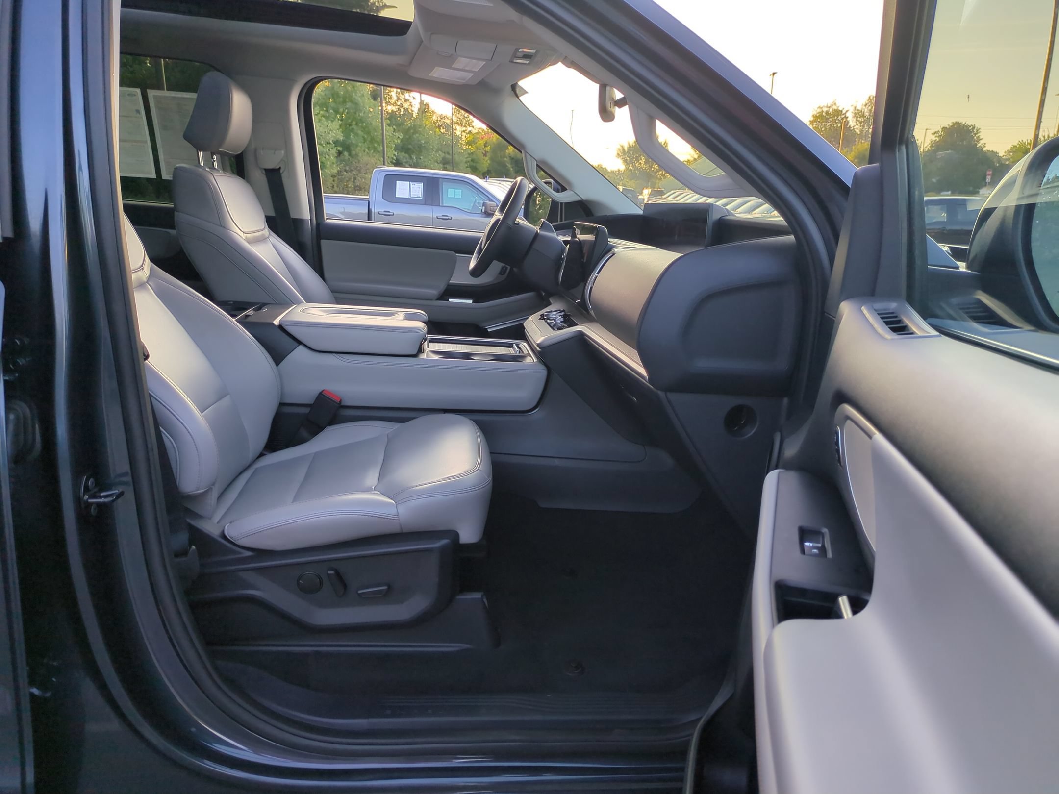 Certified 2025 Ford Expedition Active AWD/4WD image 38