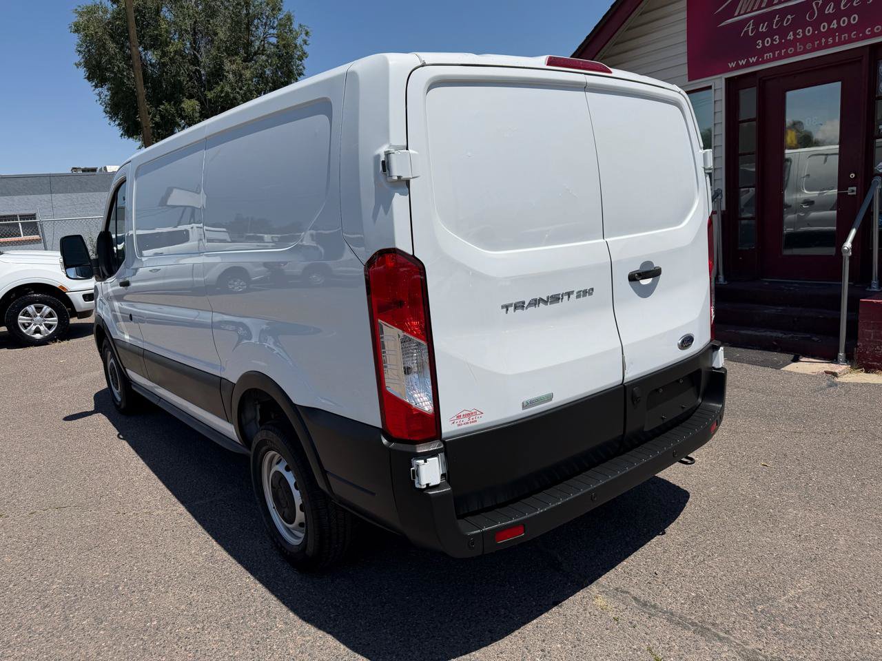 Used 2022 Ford Transit 250 Low Roof RWD image 7