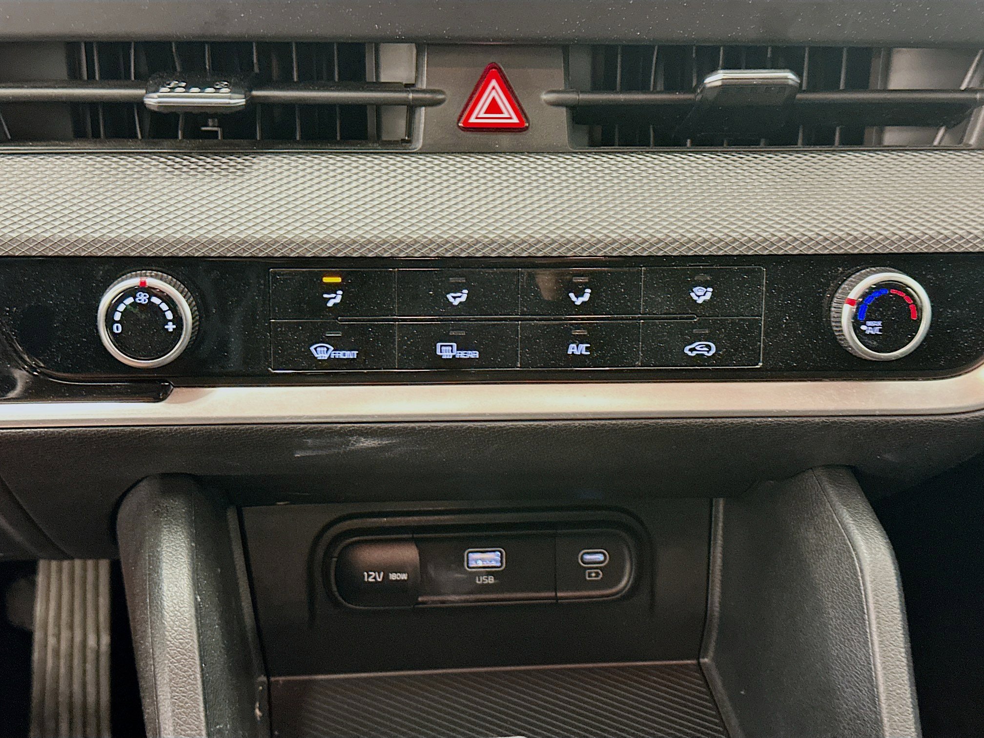 Used 2025 Kia Sportage LX image 24