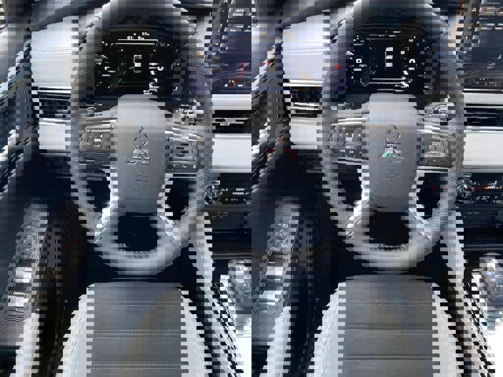 New 2025 Mitsubishi Outlander SE image 5