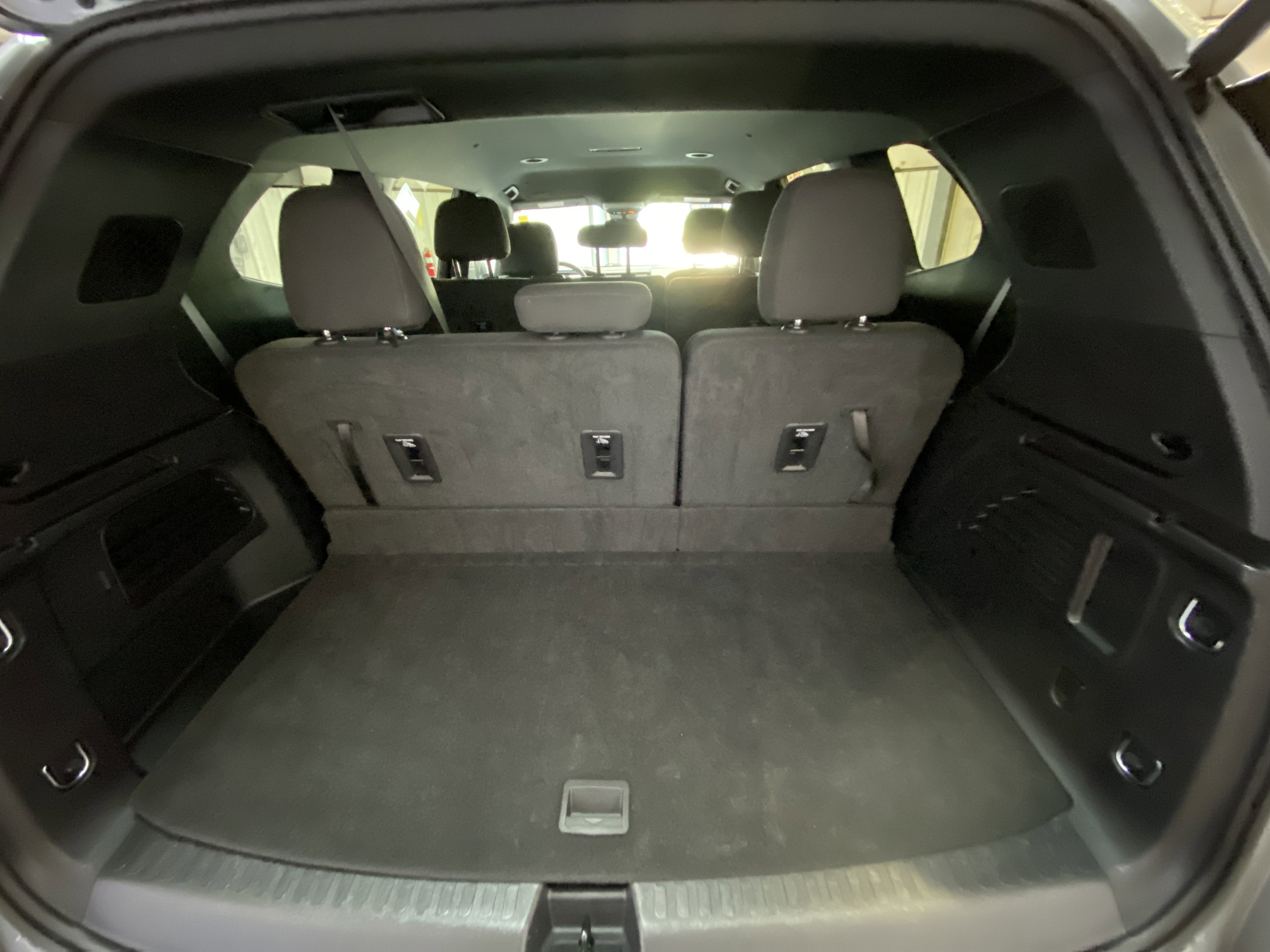 Used 2025 GMC Acadia Elevation image 32