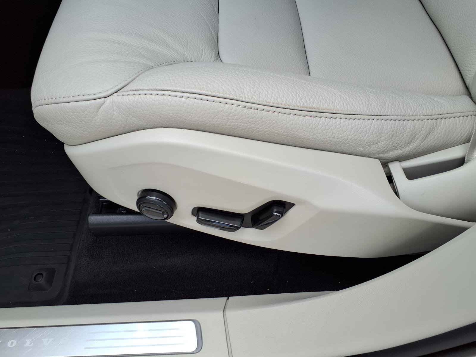 Certified 2025 Volvo XC90 T8 Plus w/ Protection Package Premier AWD/4WD image 23