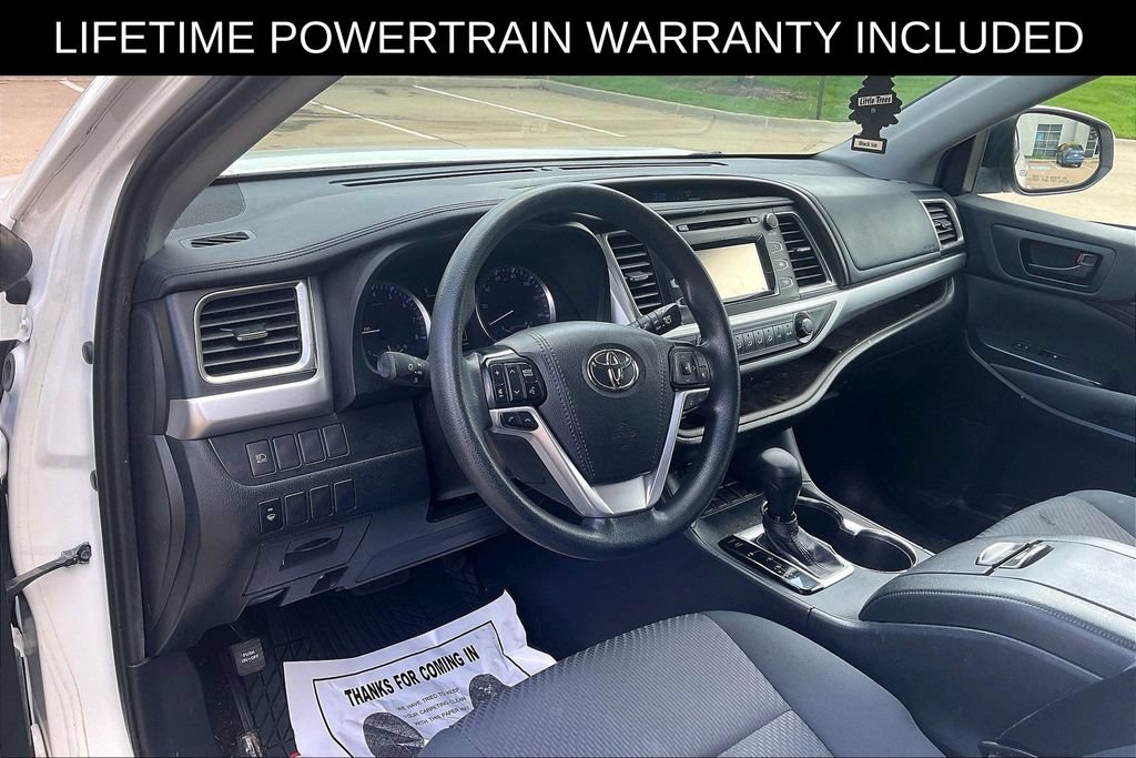 Used 2019 Toyota Highlander LE FWD image 12