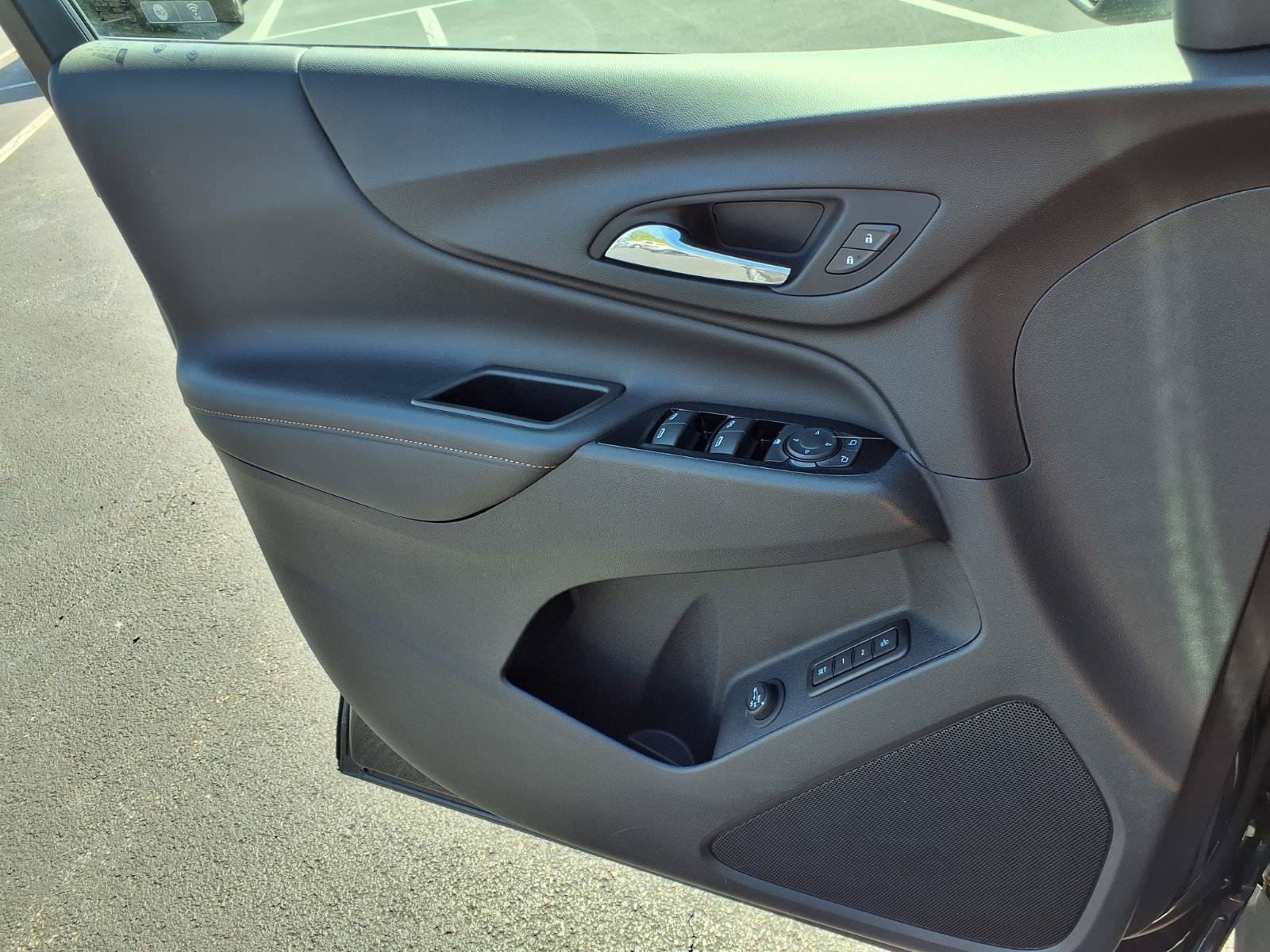 Used 2022 Chevrolet Equinox Premier FWD image 18