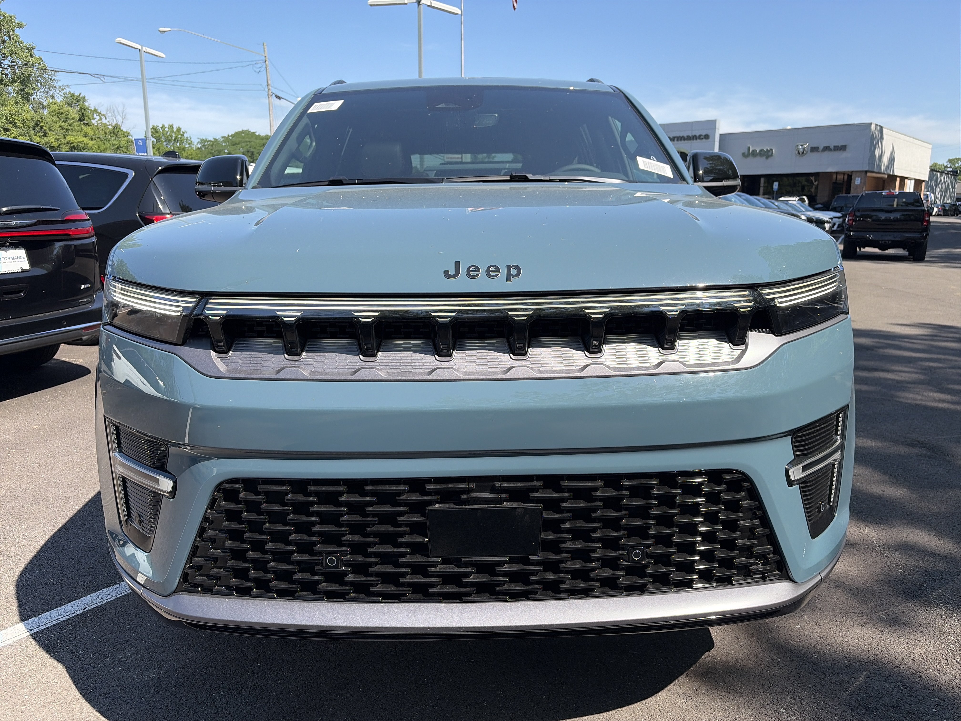New 2026 Jeep Grand Wagoneer L Limited w/ Premium Group II AWD/4WD image 24