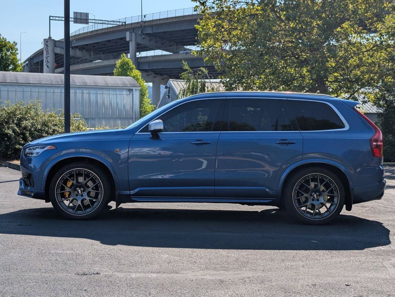 Used 2016 Volvo XC90 T6 R-Design w/ Protection Package Plus AWD/4WD image 4