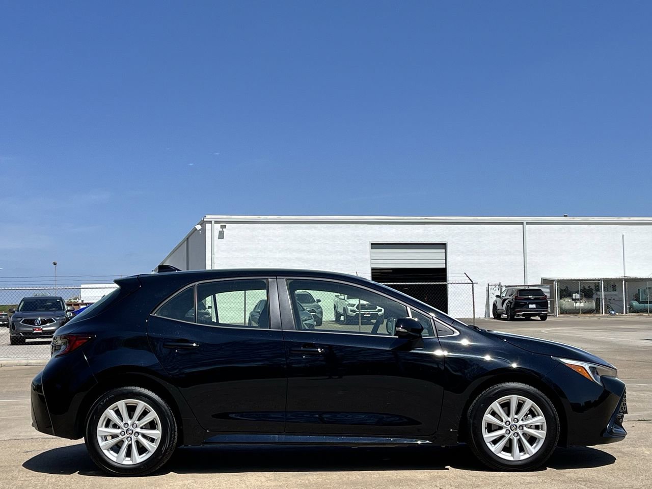 Used 2025 Toyota Corolla SE image 3