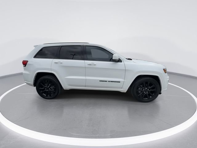 Used 2018 Jeep Grand Cherokee Altitude RWD image 9
