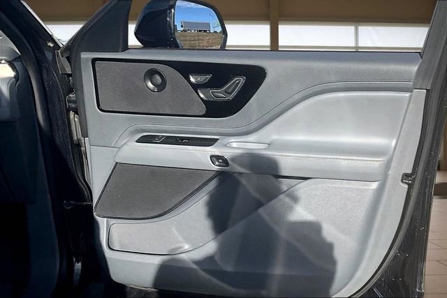 Used 2020 Lincoln Aviator Reserve w/ Elements Package Plus image 24