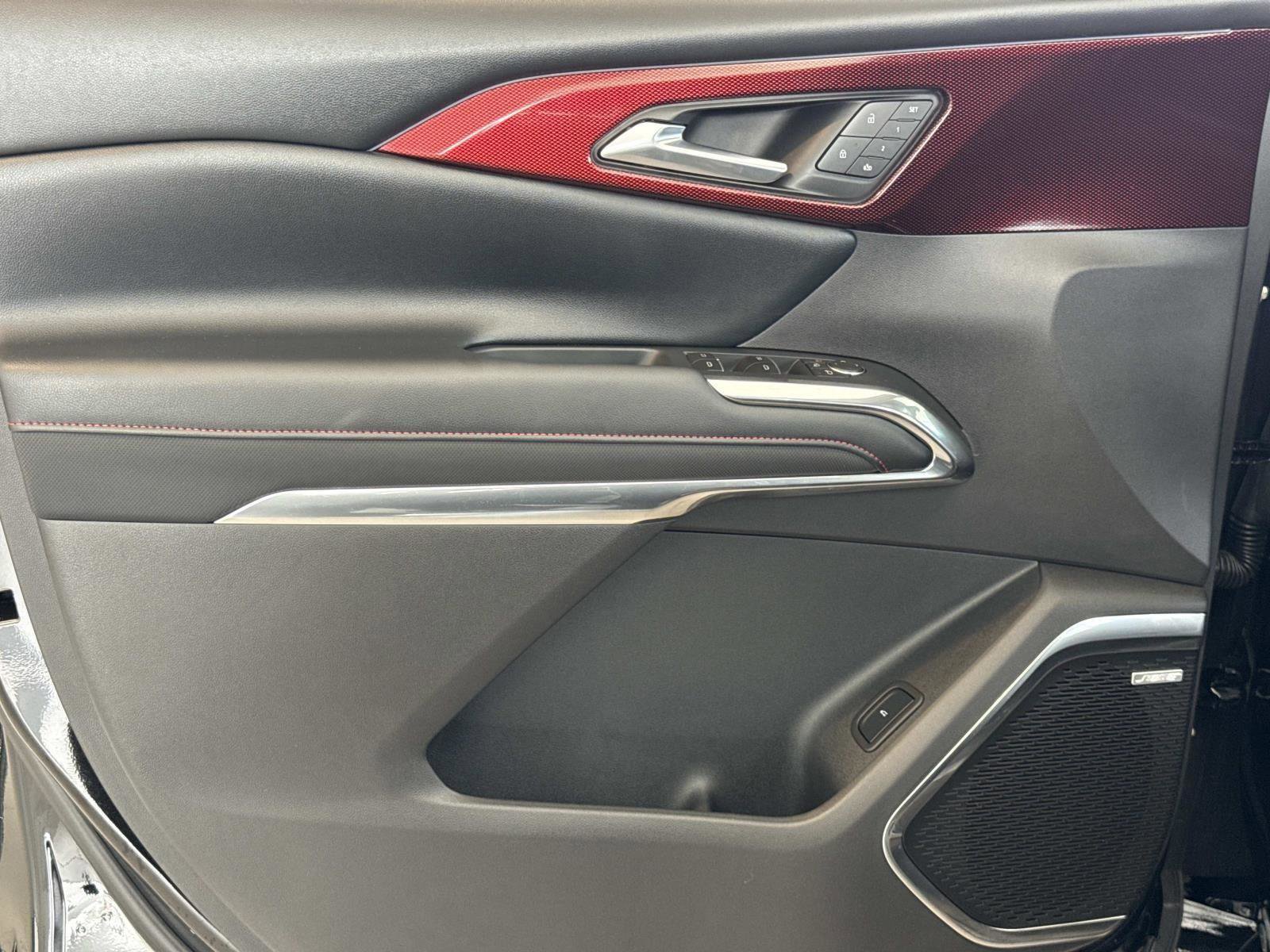 New 2026 Chevrolet Traverse RS image 9