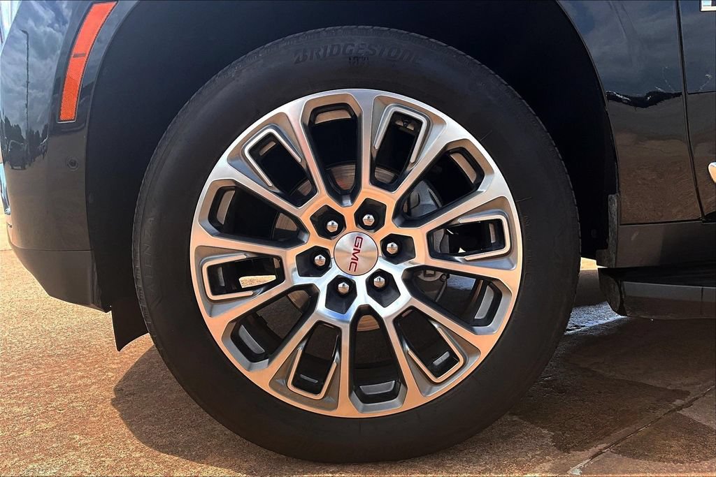 Used 2025 GMC Yukon XL Denali AWD/4WD image 8