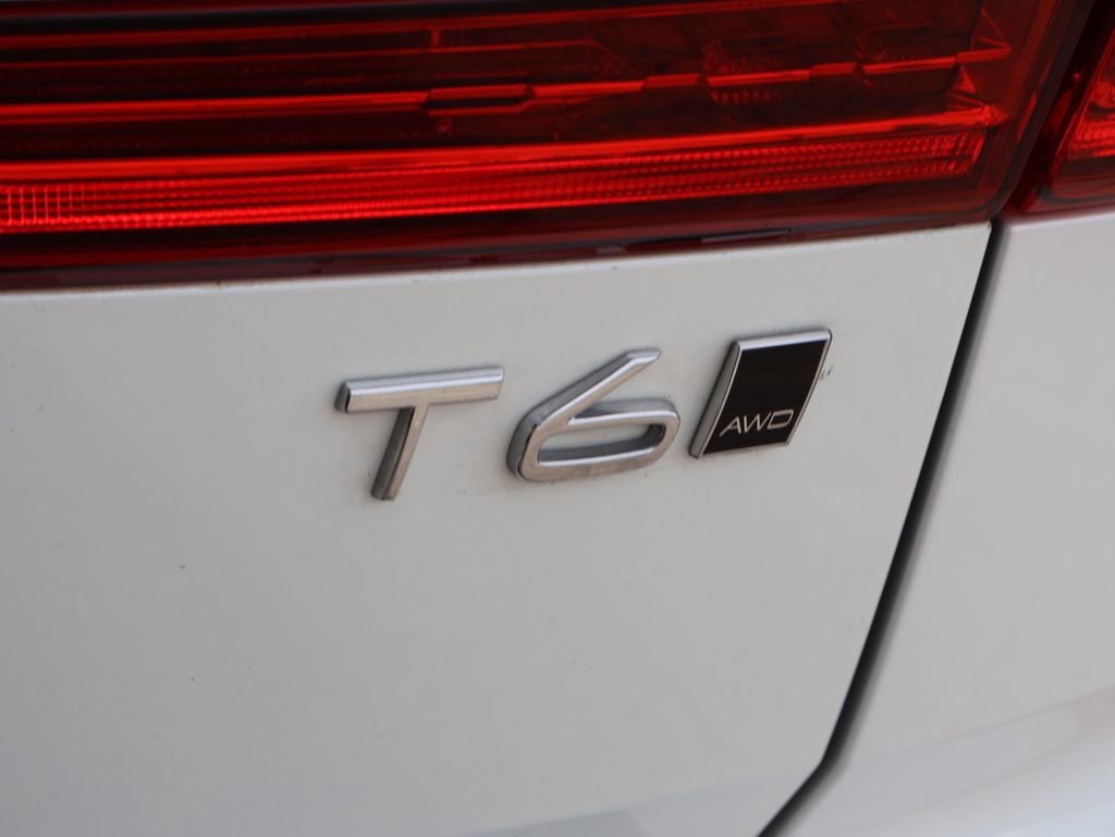 Used 2018 Volvo XC60 T6 Momentum w/ Convenience Package AWD/4WD image 10