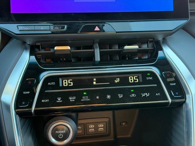 Used 2023 Toyota Venza XLE image 21