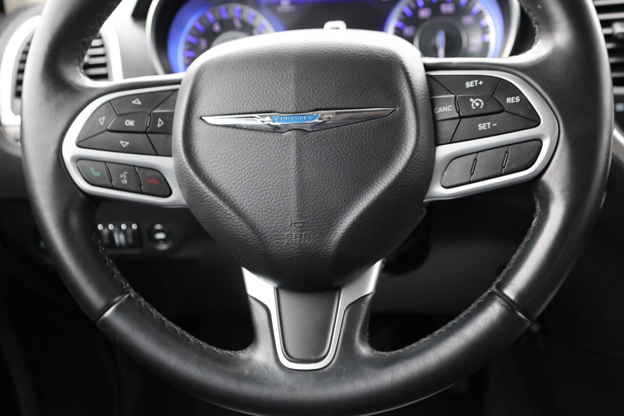 Used 2017 Chrysler 300 Limited w/ Value Package image 18