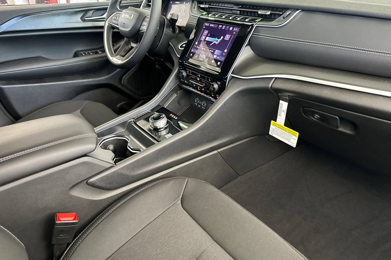 New 2025 Jeep Grand Cherokee Laredo w/ Luxury Tech Group I RWD image 17