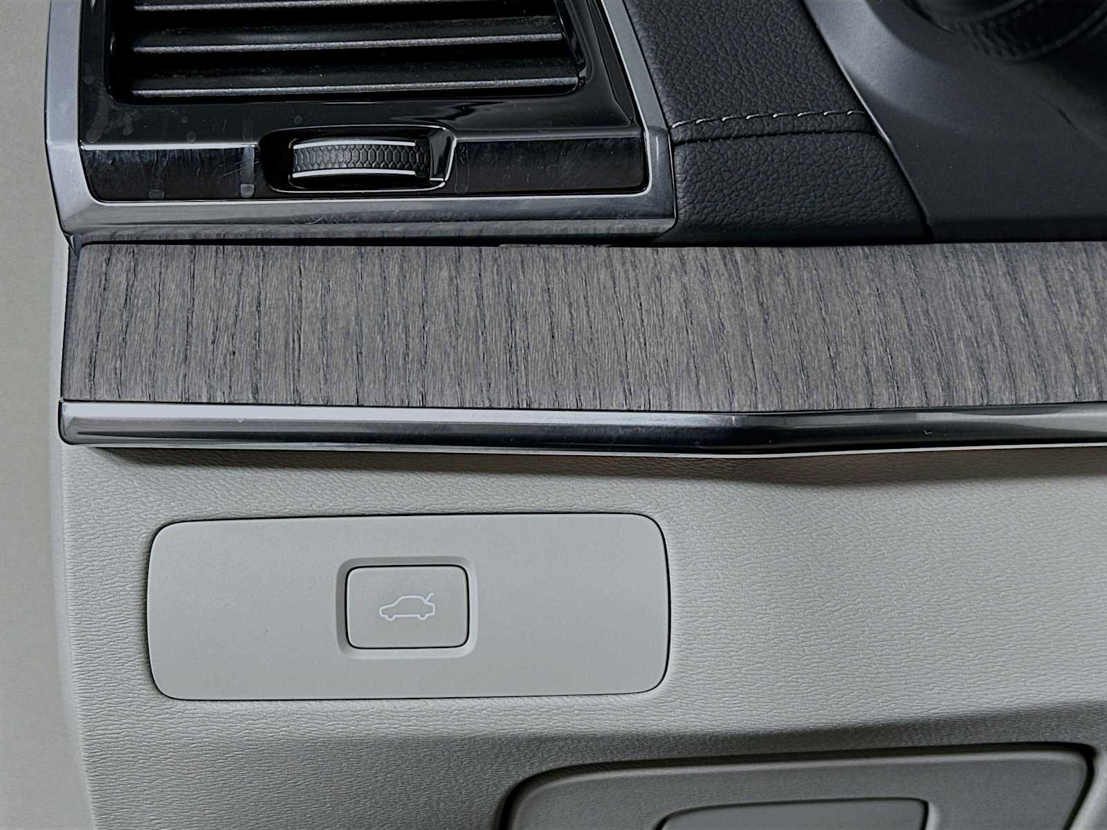 Certified 2024 Volvo XC90 B6 Ultimate image 10