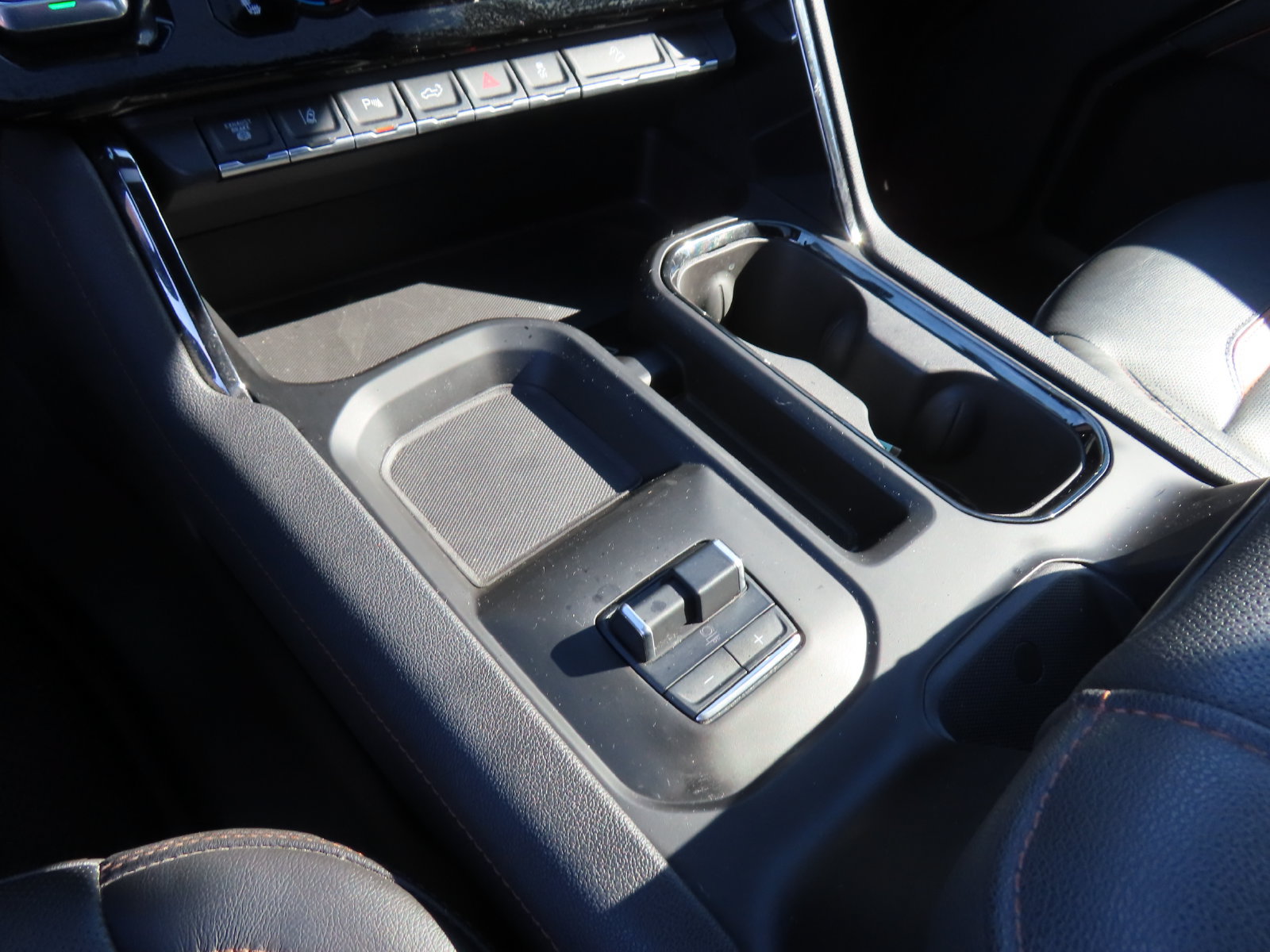 Used 2024 GMC Sierra 2500 AT4 w/ AT4 Premium Plus Package AWD/4WD image 32