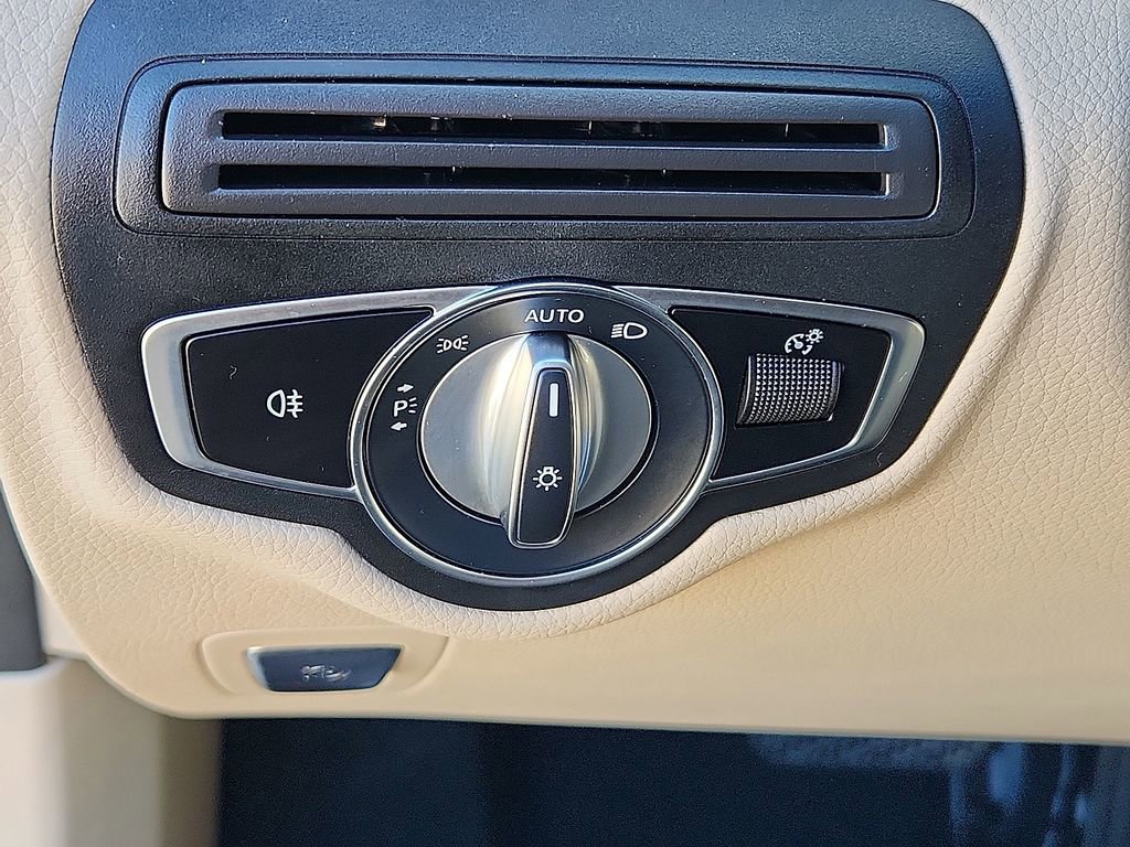 Used 2021 Mercedes-Benz GLC 300 4MATIC Coupe image 24