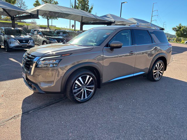 Certified 2025 Nissan Pathfinder Platinum w/ Cargo Package AWD/4WD image 3