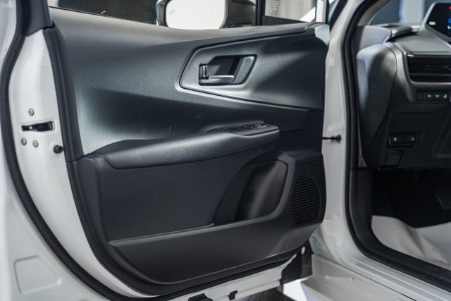 New 2026 Toyota Prius Plug-In Hybrid FWD image 39