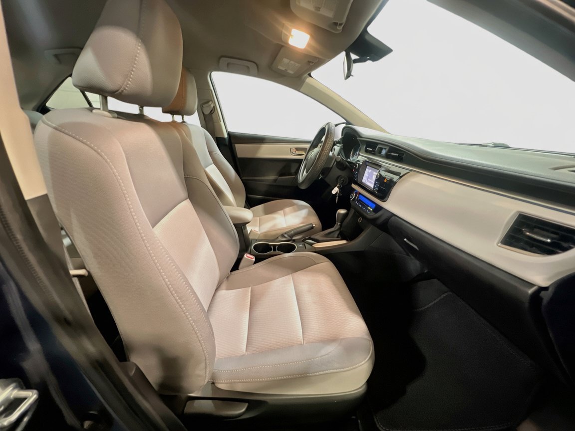 Used 2014 Toyota Corolla LE FWD image 19