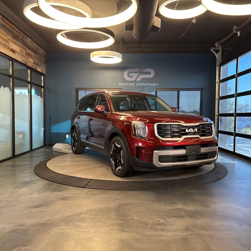 Used 2023 Kia Telluride S AWD/4WD image 1
