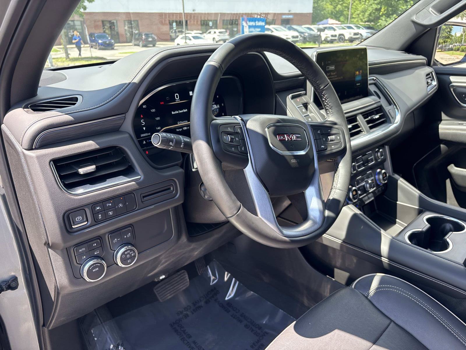 Used 2023 GMC Yukon SLT AWD/4WD image 17