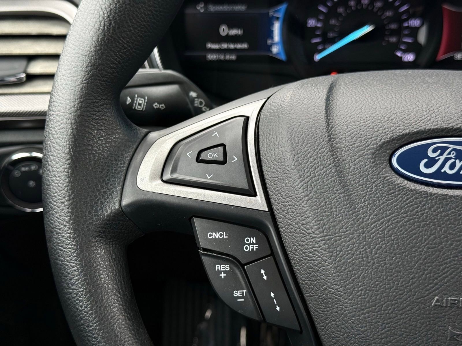 Used 2019 Ford Fusion SE FWD image 25