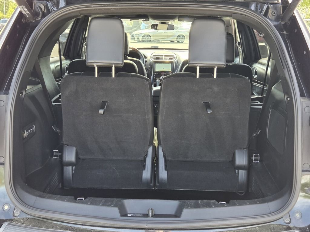 Used 2018 Ford Explorer Platinum image 13