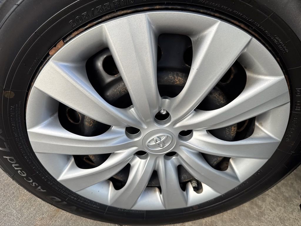 Used 2013 Toyota Corolla LE FWD image 32