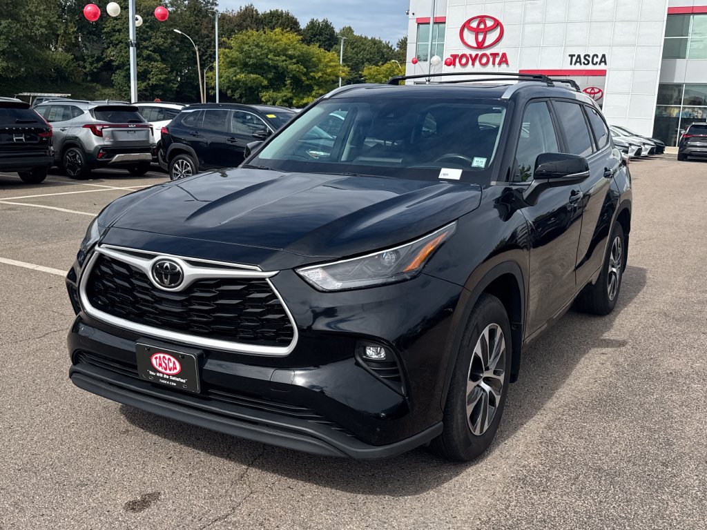 Used 2023 Toyota Highlander XLE AWD/4WD image 3