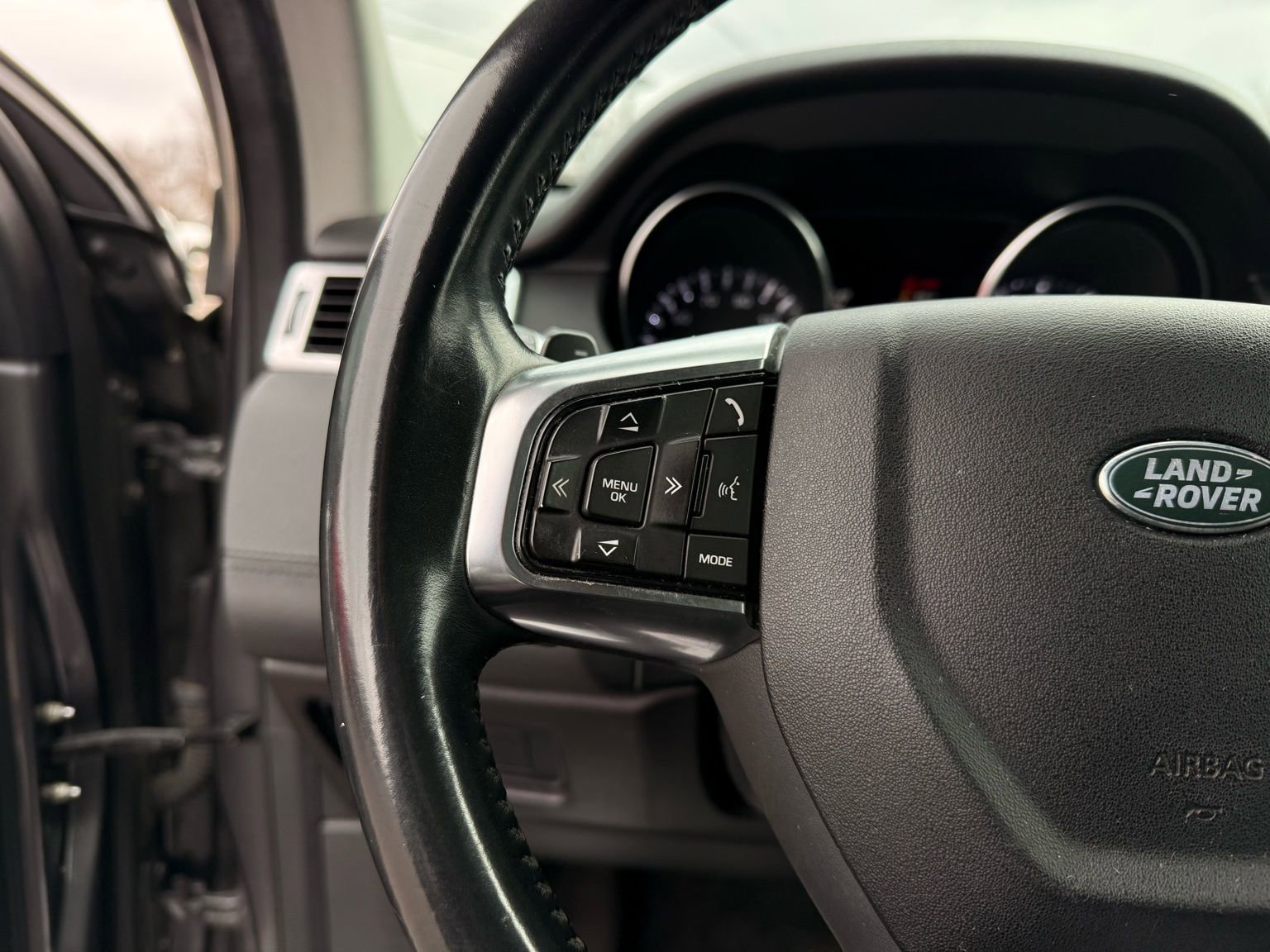 Used 2016 Land Rover Discovery Sport SE image 33