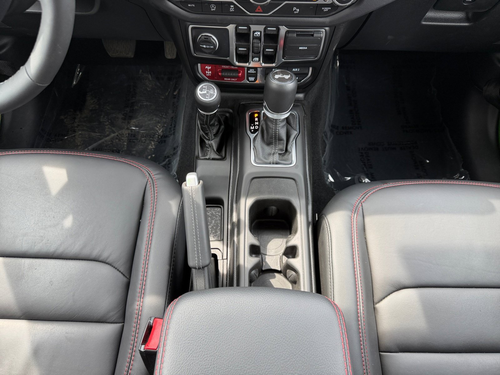 Used 2025 Jeep Wrangler Unlimited Rubicon AWD/4WD image 15