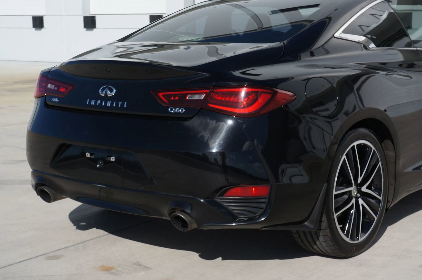 Used 2018 INFINITI Q60 3.0t Luxe w/ Sensory Package 3.0T Luxe AWD/4WD image 18